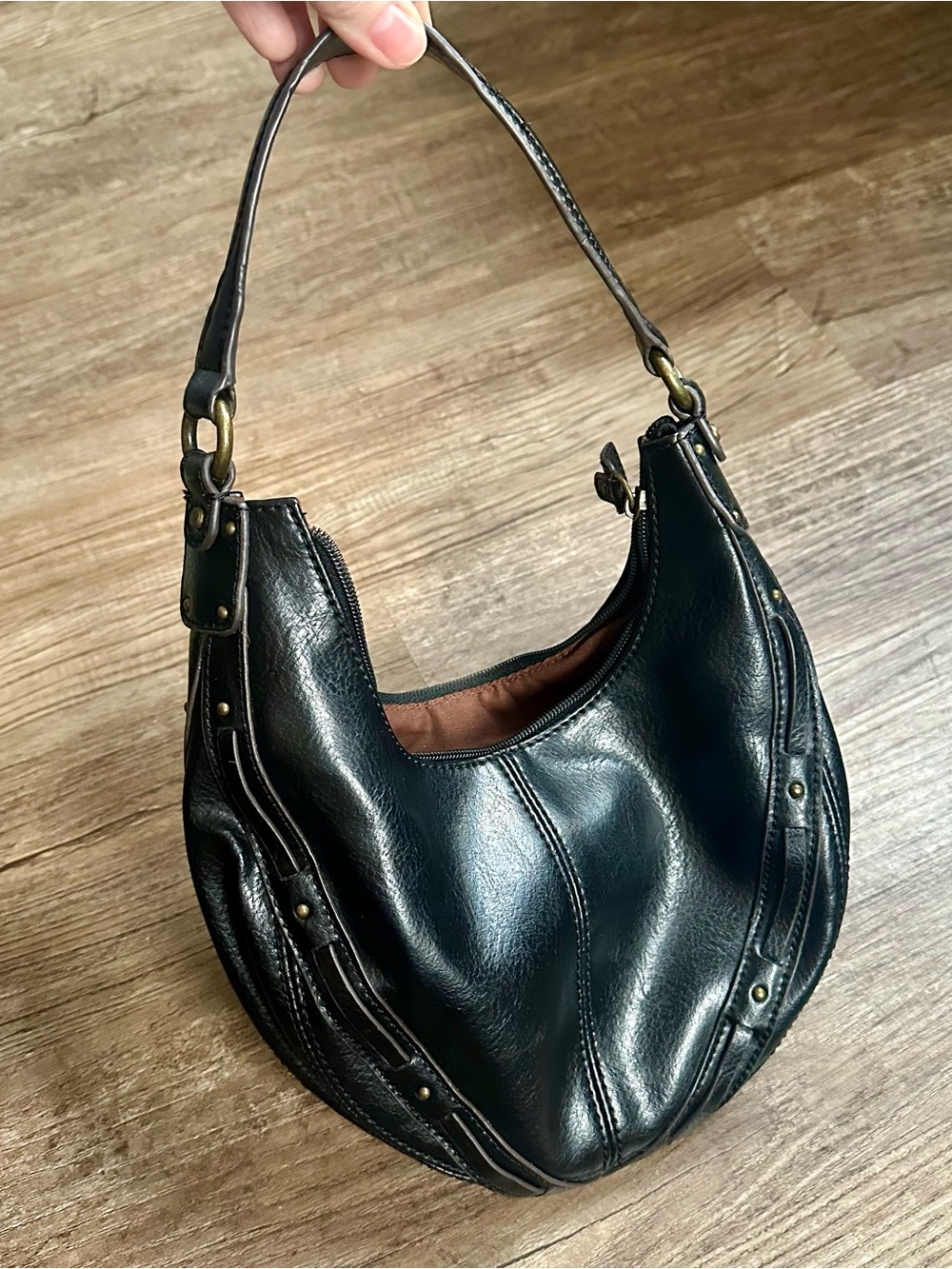 Liz Claiborne black leather boho bag Brown Interior Zippered Pouch - Picture 5 of 10